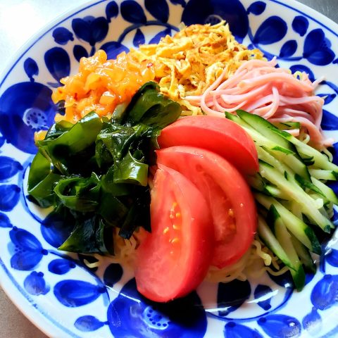 『冷やし中華始めました🍜』